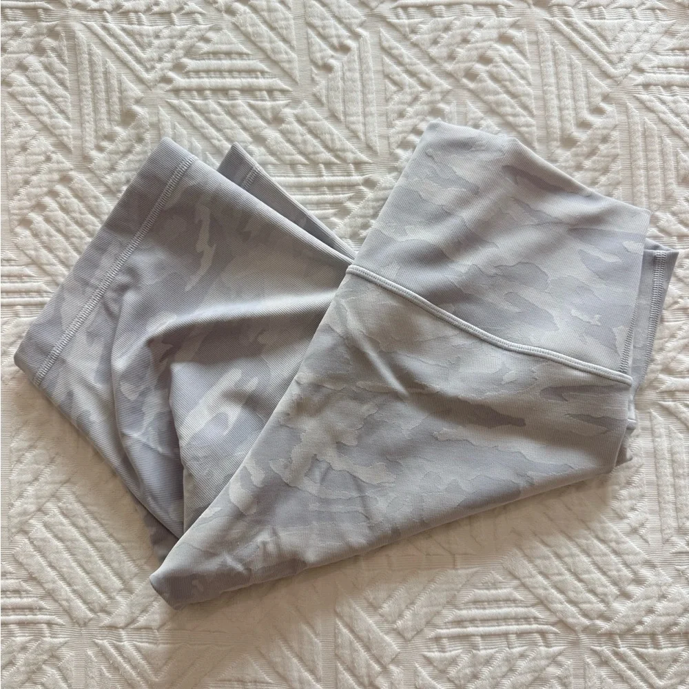 Lululemon Wunder Under HR 10” Gray Camo Bike Short